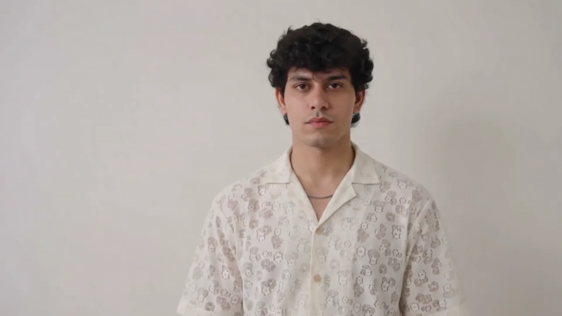 Film of the RIZONÉ resort collection — eyelet camp collar shirt, drawcord shorts, line art shirt and palm print co-ord set